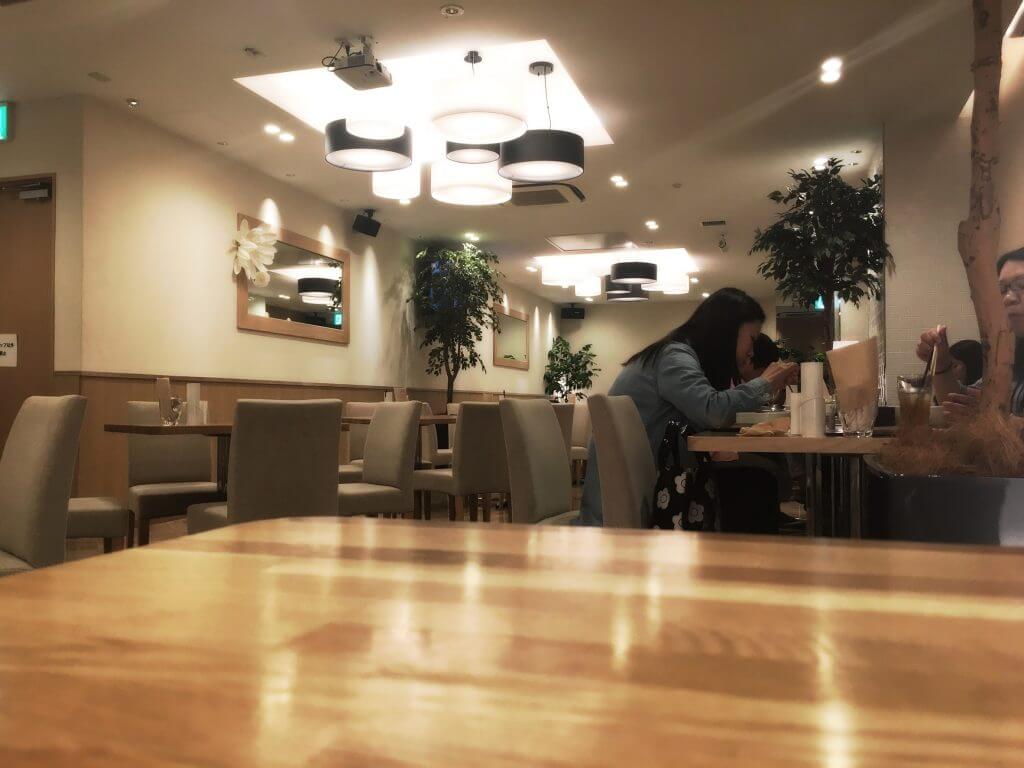 店内は広く清潔感にあふれる